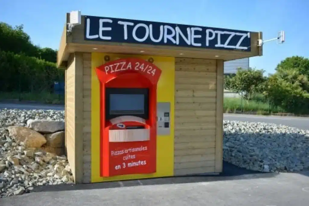Abri pour distributeur de pizza à Pont l'Abbé dans le Finistère créer sur mesure par Abris de l'ouest à Combrit