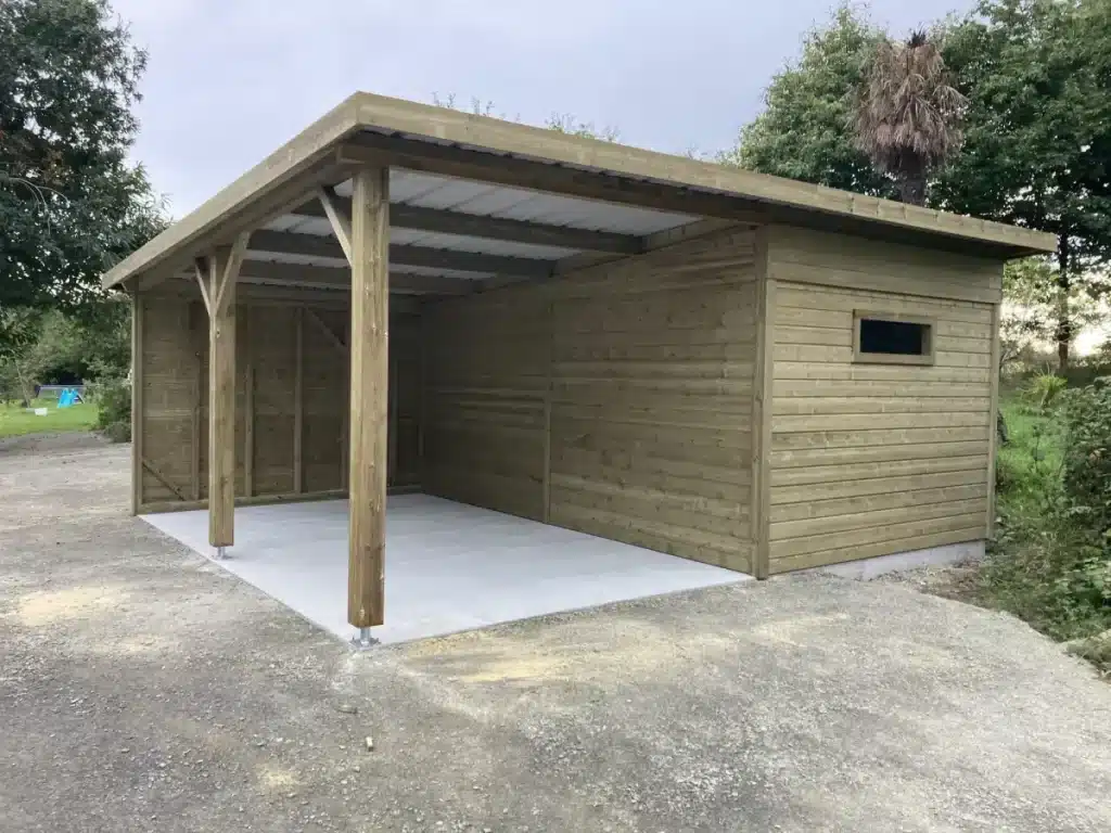 Abris de jardin et préaux sur mesure conçu par Abris de l'ouest à Combrit