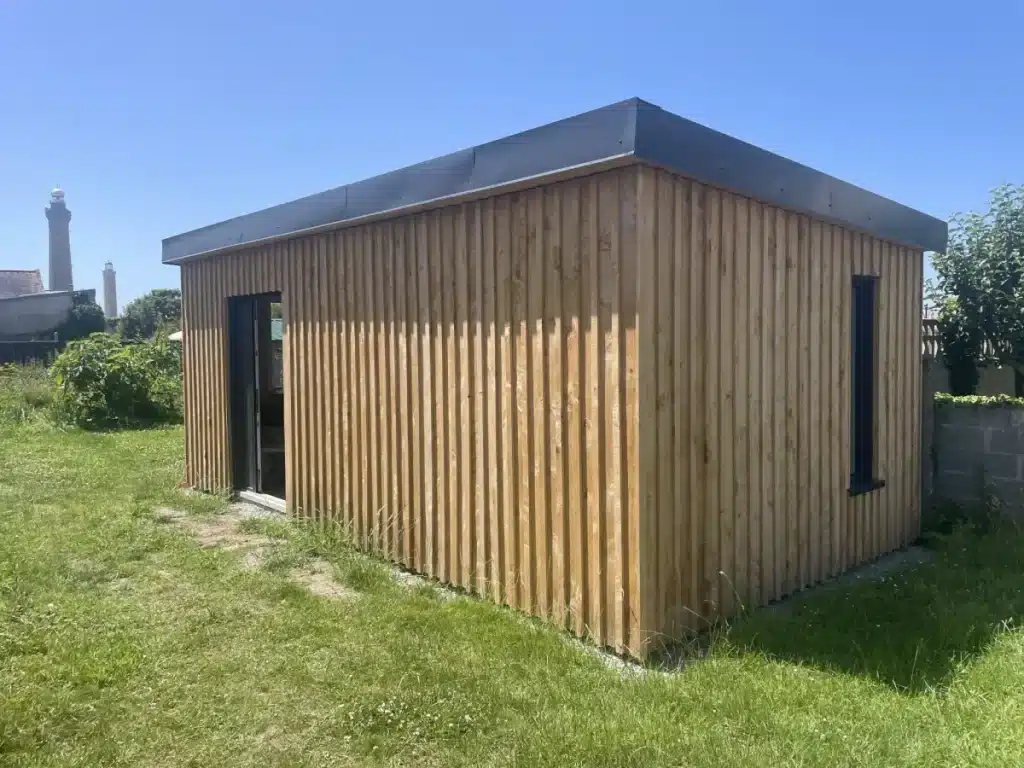 Studio sur mesure conçu par Abris de l'ouest à Combrit